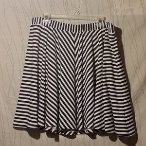 Torrid black & white stripe skater skirt sz 2
